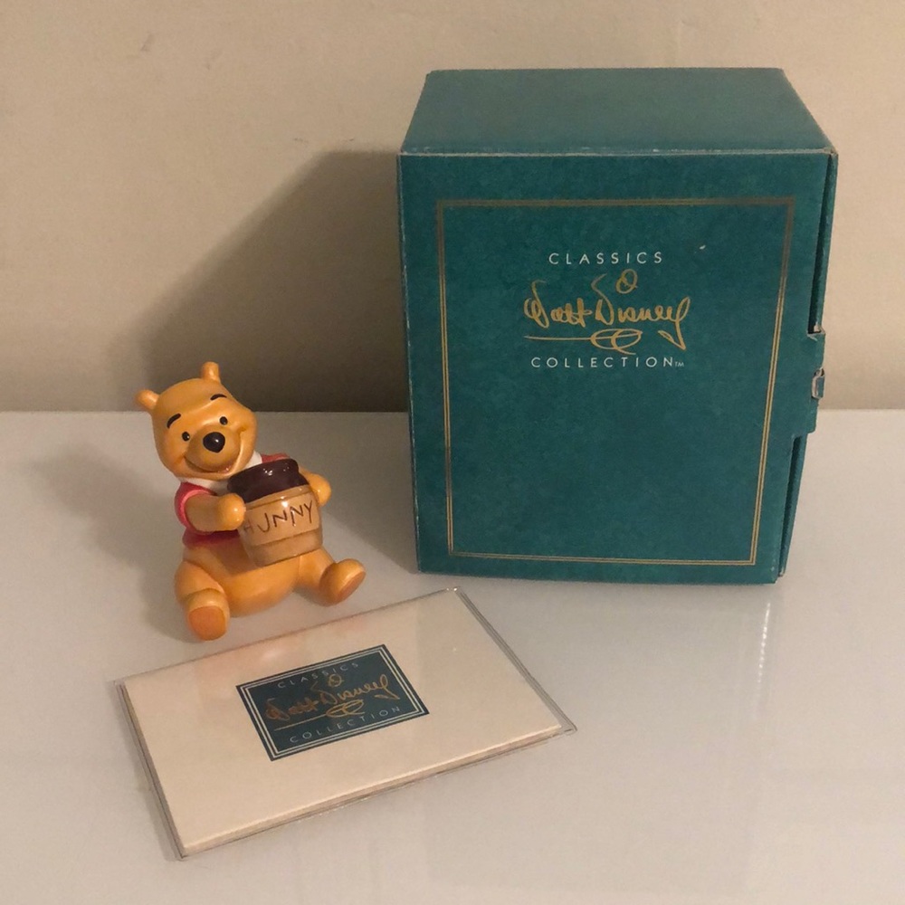 Walt Disney Collectors Society Winnie the Pooh